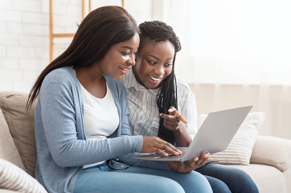 Les meilleurs sites pour se faire des amis en ligne